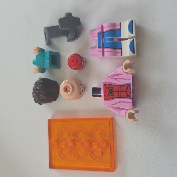 Lego Minifigure Across Spider-Verse Peter B Parker / May Mayday Parker - Picture 4 of 4